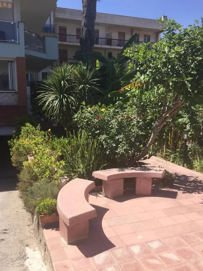 Le Zagare Apartments Sant'Alessio Siculo 0*,